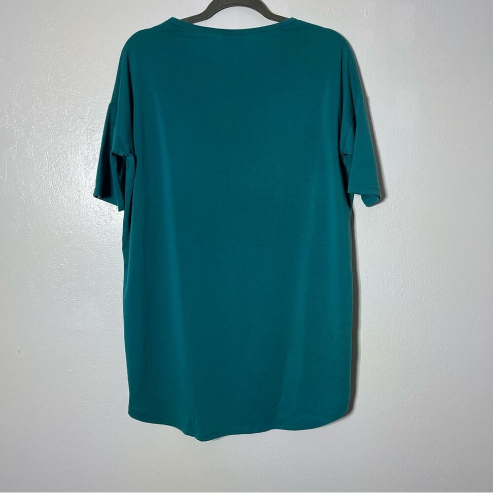 LuLaRoe Irma Tunic Shirt. Size XS. In good used condition! - Picture 4 of 5